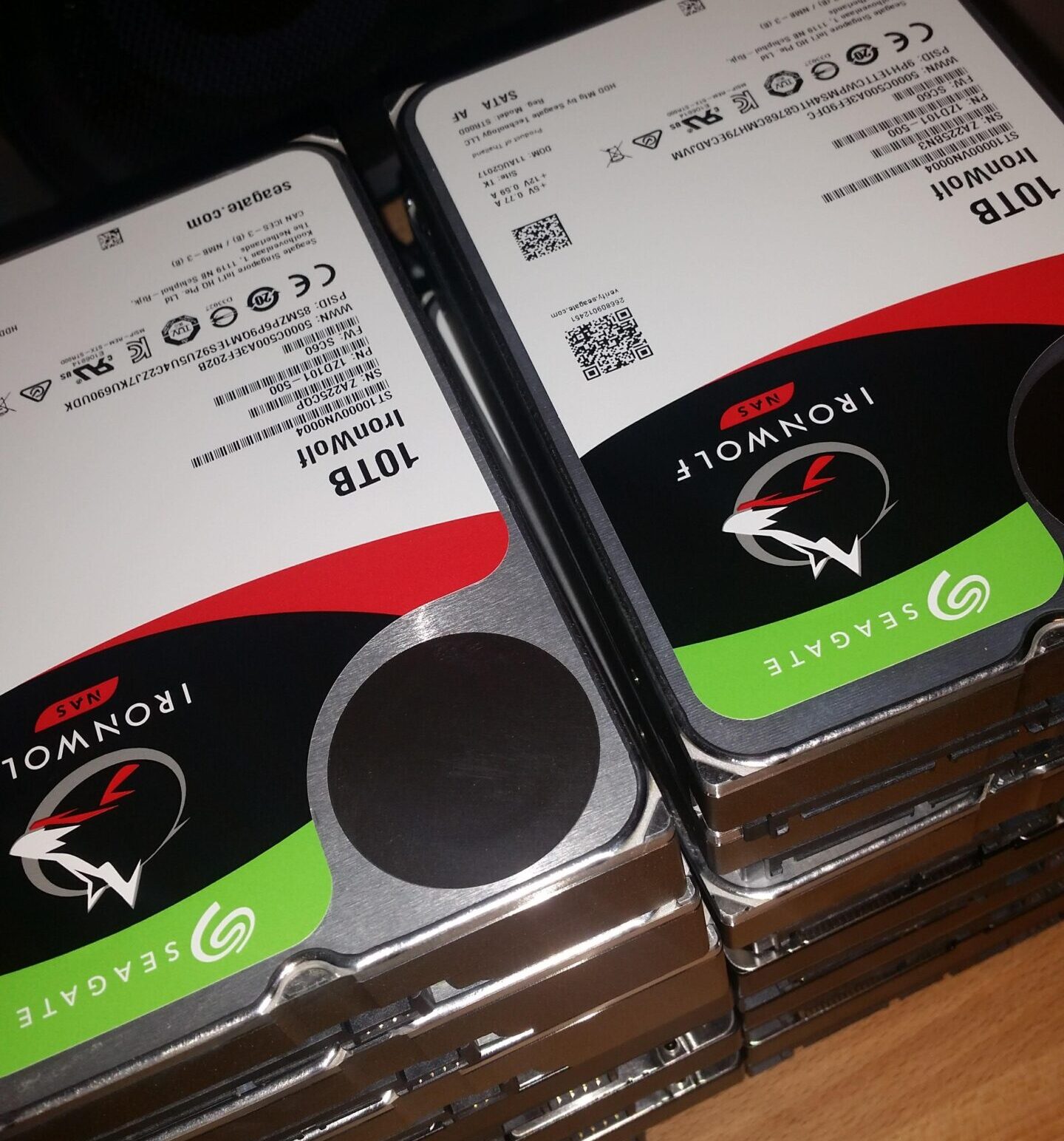 Adding more disks and UPS to my homeserver